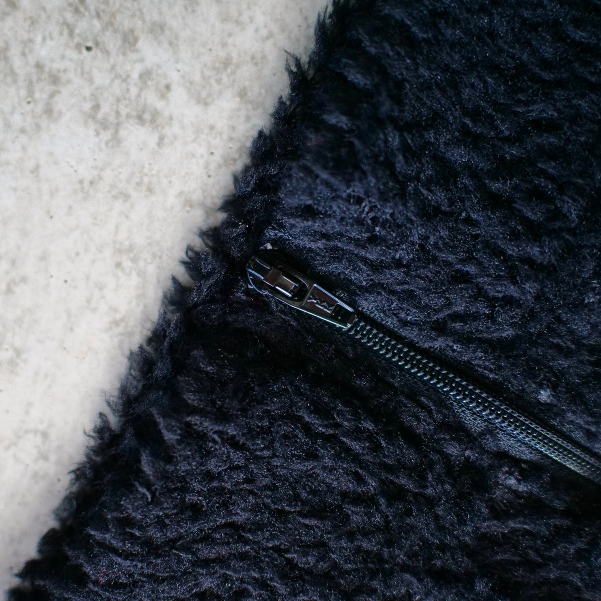 FALUUN - Sweater - Black
